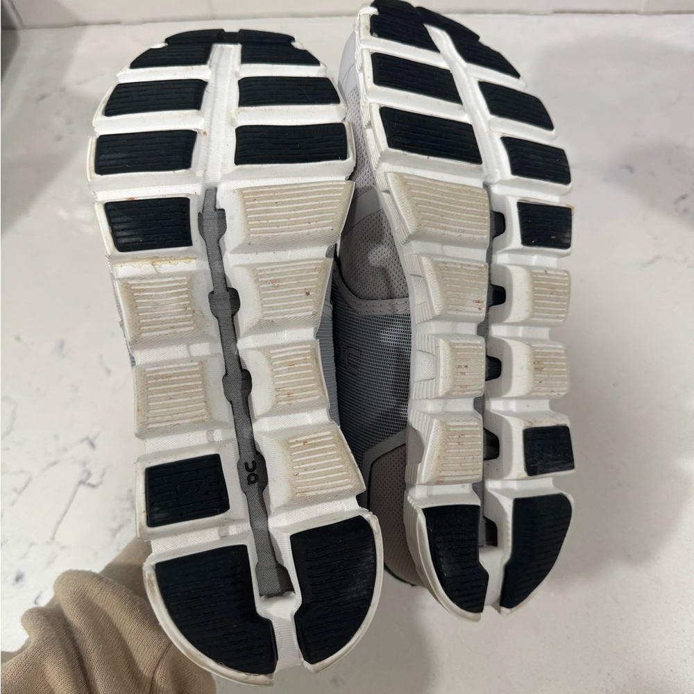 On Cloud Grey and Black Shoes size 7.5 - Picture 4 of 10